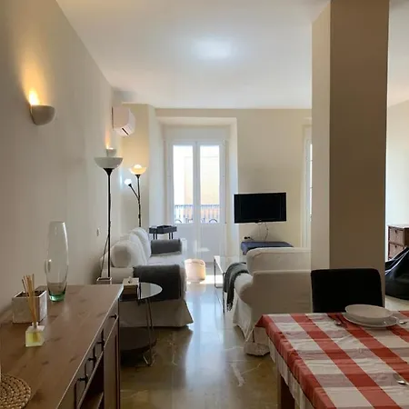 Calle Nueva 아파트 *